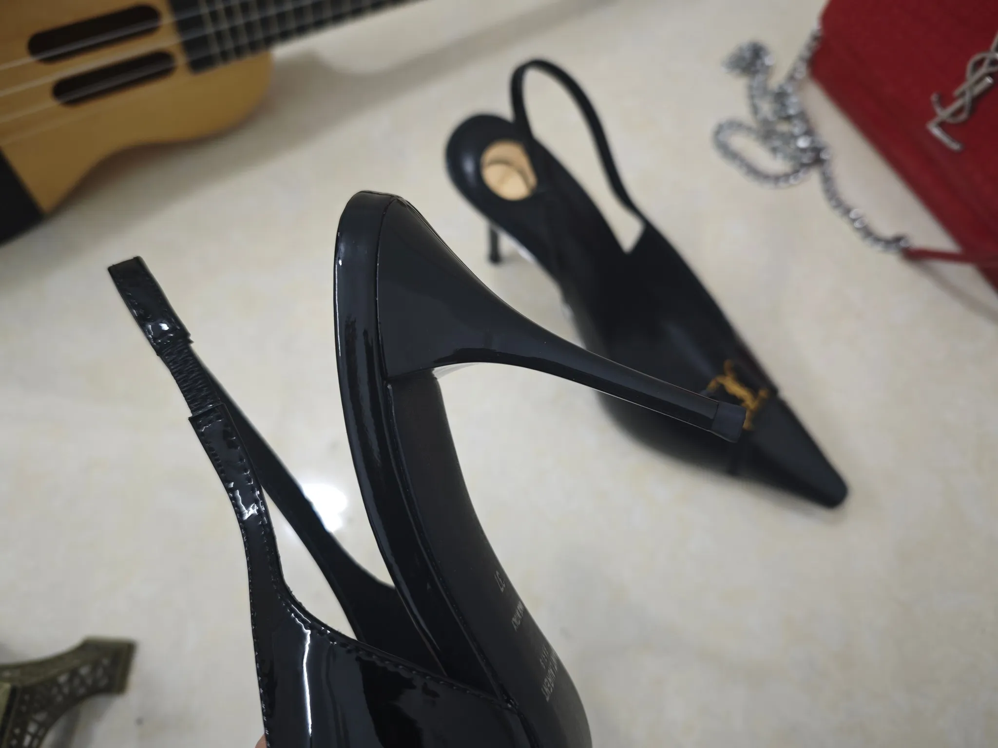 👟👟Ex-factory price 540👟👟 【Saint Laurent】Yves Saint Laurent, high-heeled YSL high heels💃2025 early spring counter synchronizes the latest styles, YSL, decoration👣 Classic and high-quality glamorous masterpieces, the hottest autumn and winter series in the counter, with temperament, fashion, classic and attractive design style 😌The effect on the feet is particularly beautiful〰️, the materials are imported from Italy 🇮🇹 calf, imported black sheepskin, lining, and foot pads; sheepskin, stiletto high heels, size 35-41 (34.41.42 must be customized, non-refundable) outsole; imported genuine leather outsole, with full counter packaging